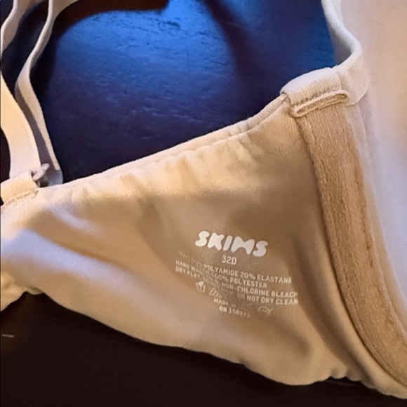 SKIMS Beige Bra with Adjustable Straps - Picture 1 of 7